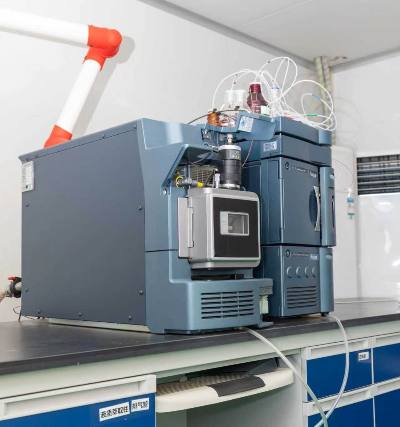 Laboratory processing equipment used for nutraceutical dosage form development